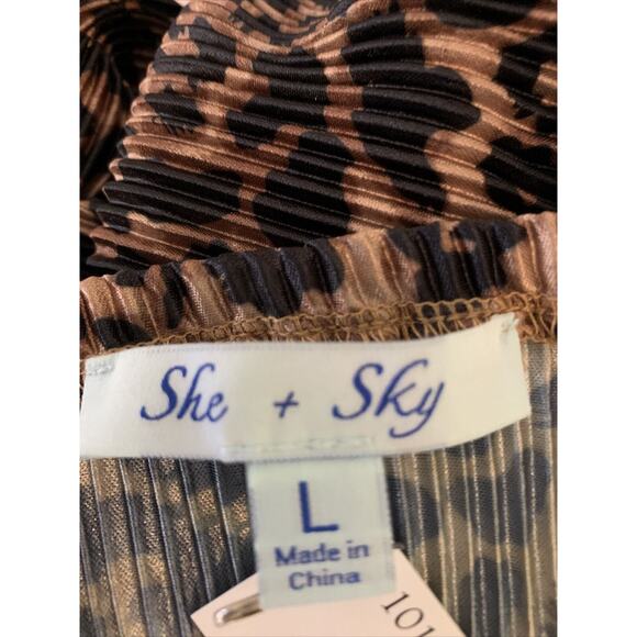 Large She + Sky Women's Pleated Animal Print New Crop Top Off Shoulder - Picture 8 of 8